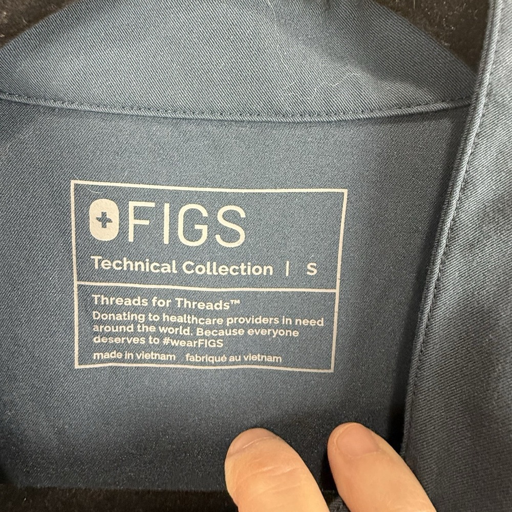 Figs Rafaela Cargo Scrub Jumpsuit | Navy | Size Small - Picture 4 of 6